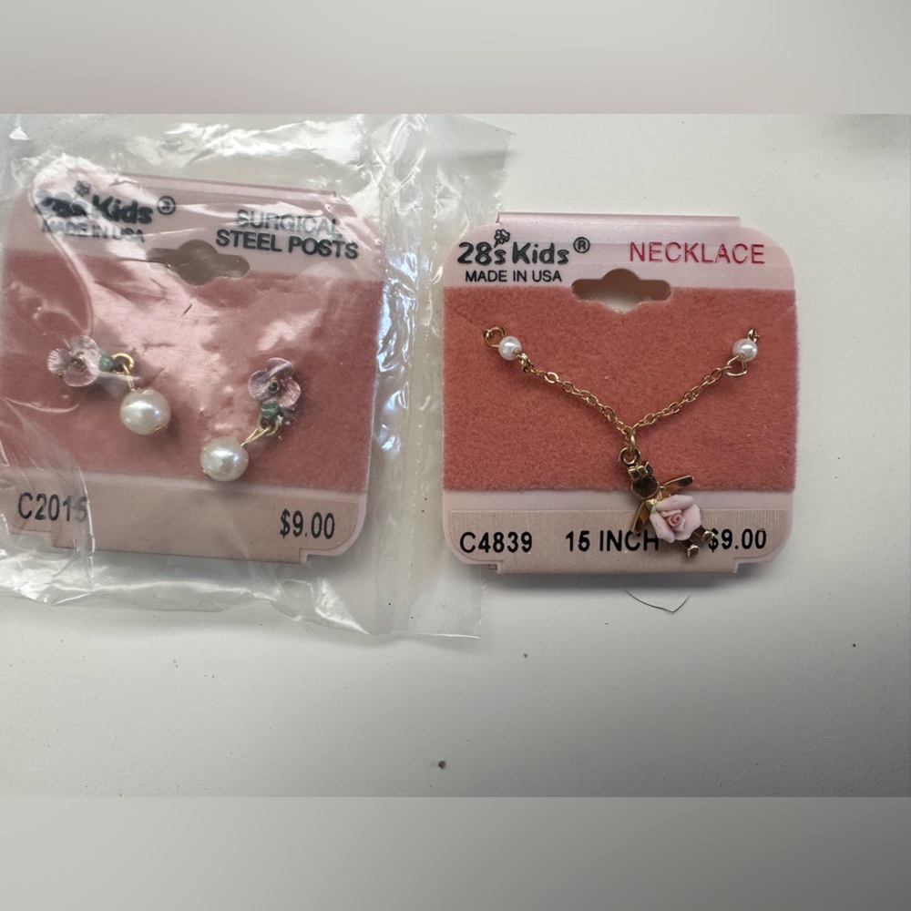 28s Kids Goldtone 15in Necklace Pink Porcelian Rose with Matching Earrings Set